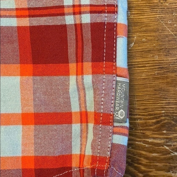 MEN'S Mountain Hardwear button down - Picture 2 of 4